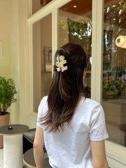 Tagi. mark puzzle texure hair grip