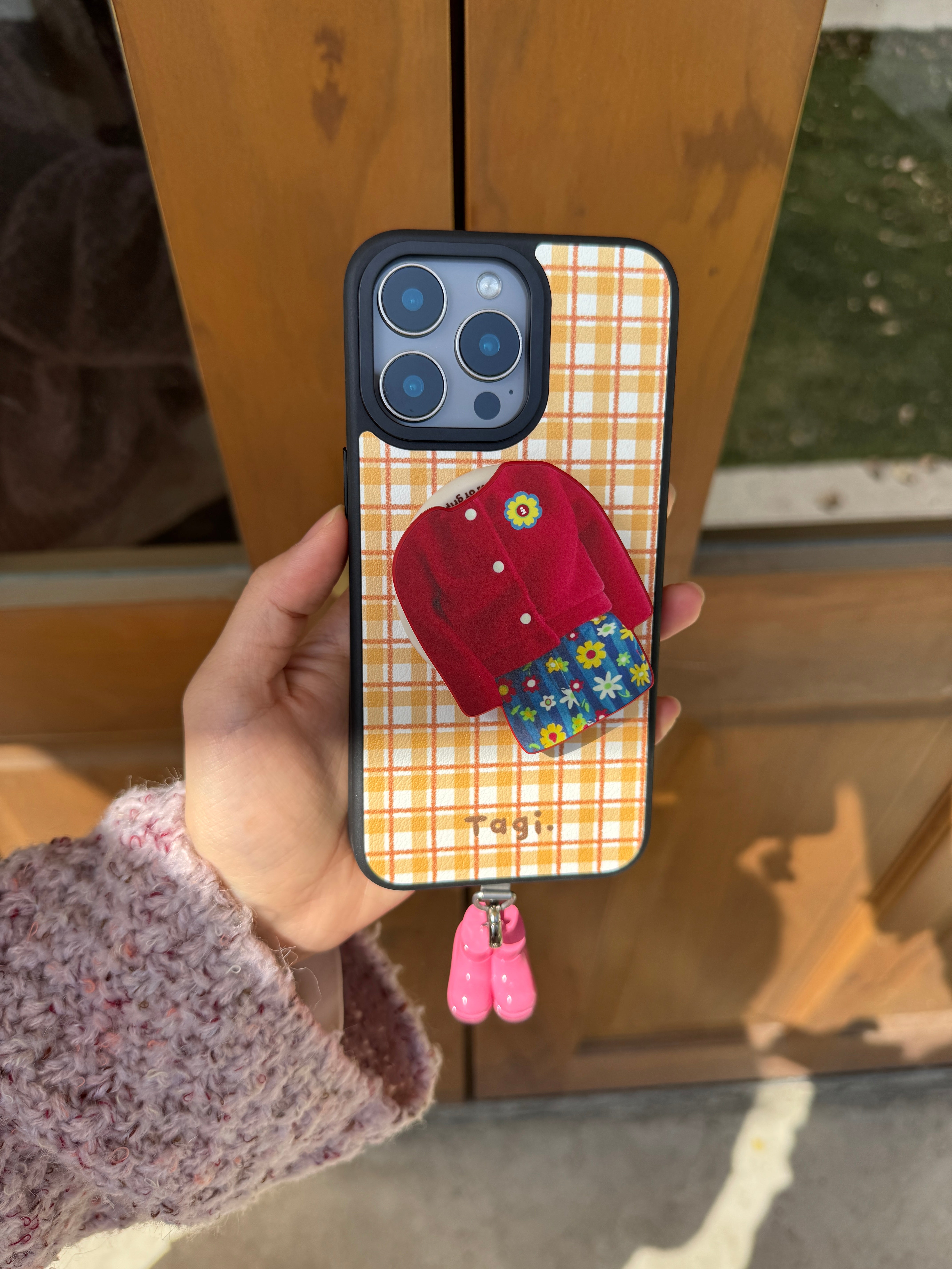 Tagi. Dress-up Game Leather Magsafe Phone Case