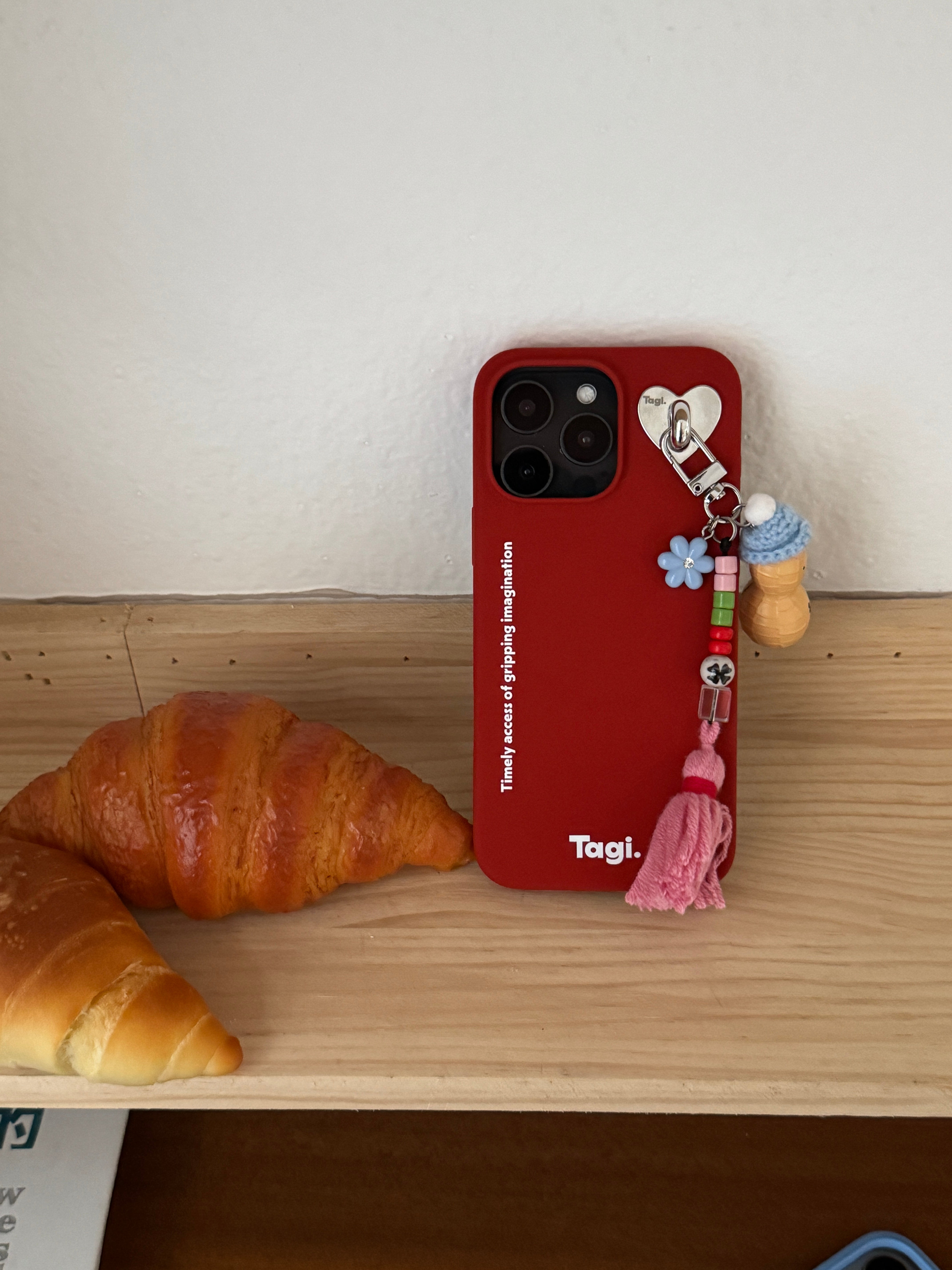 Tagi.Hulu&Peanut liquid silicone magnetic phone case