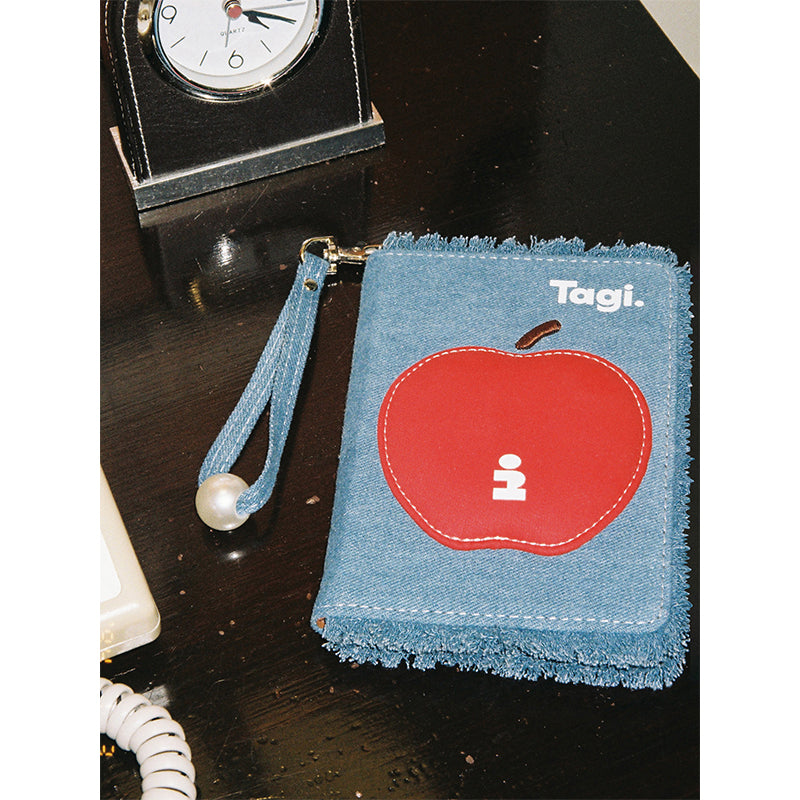 Tagi. Apple Passport Holder