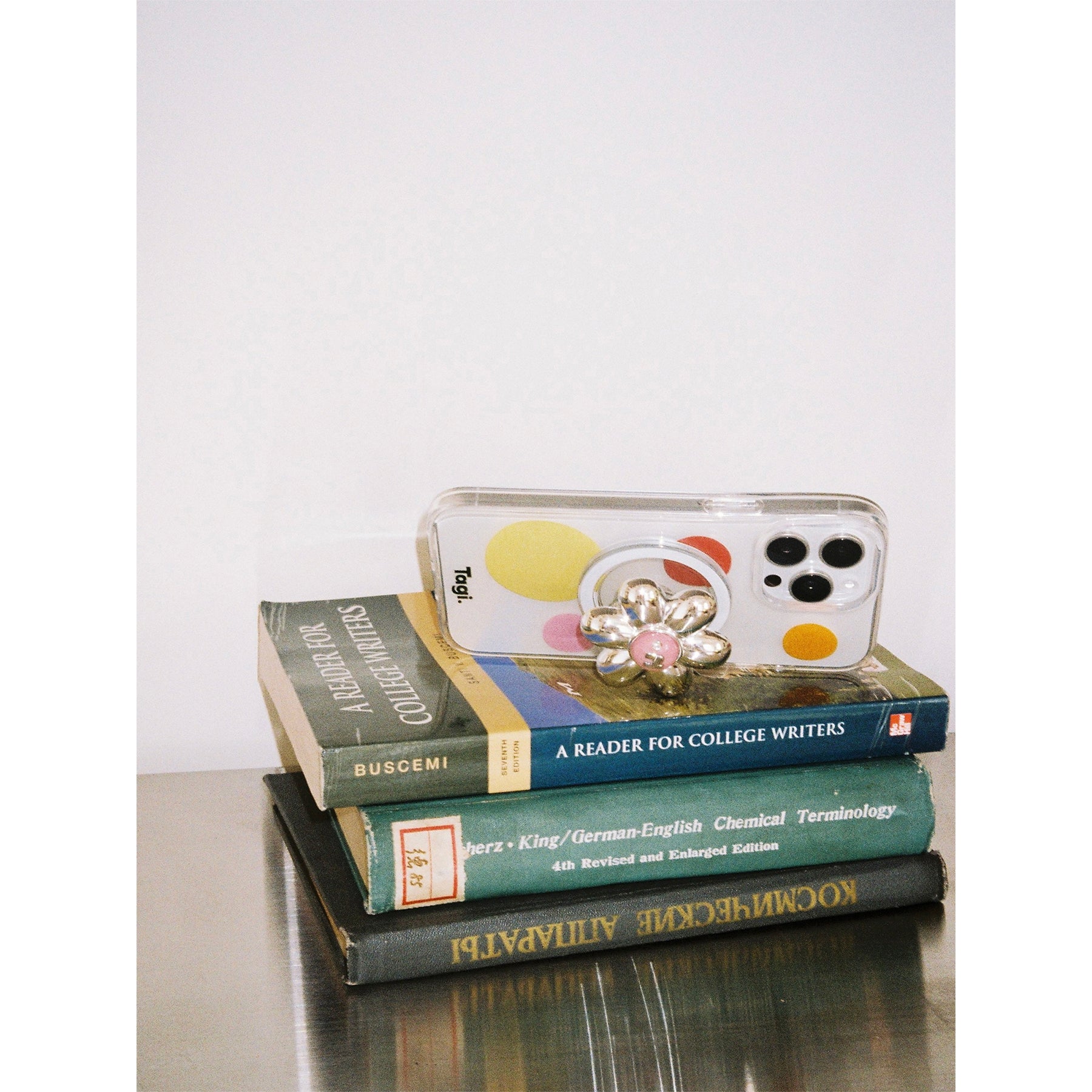 Tagi. Put-Put Flower Magnetic Phone Holder Grip