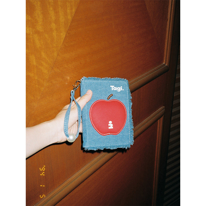 Tagi. Apple Passport Holder