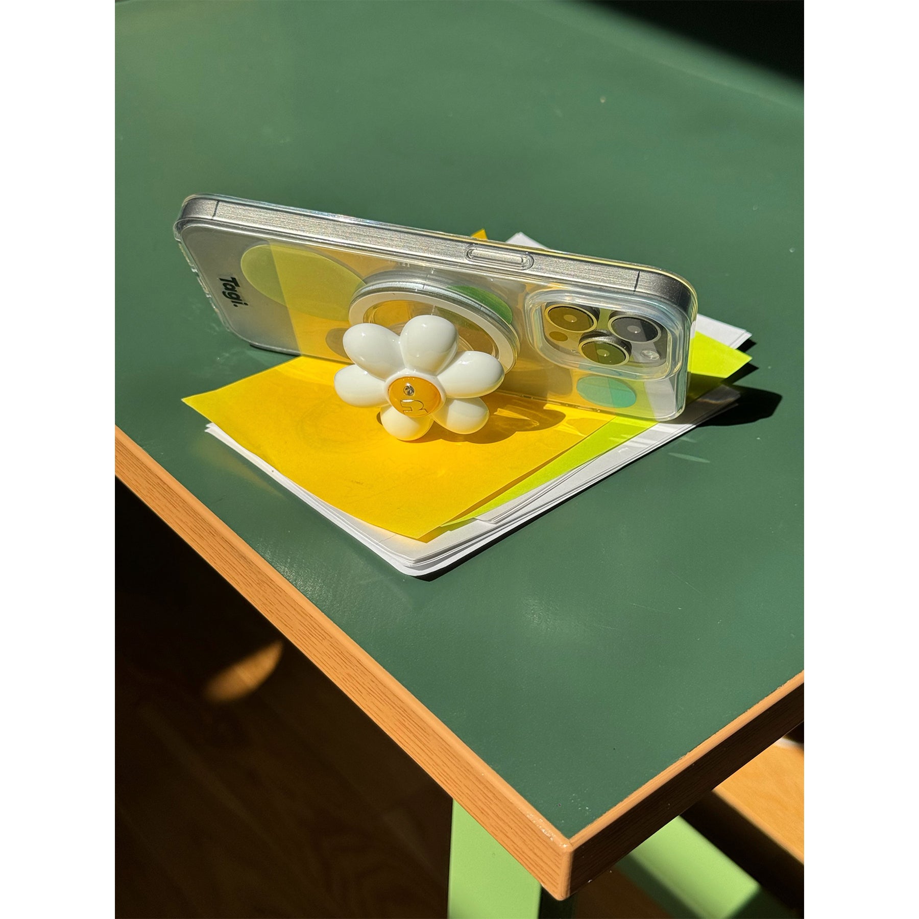 Tagi. Put-Put Flower Magnetic Phone Holder Grip