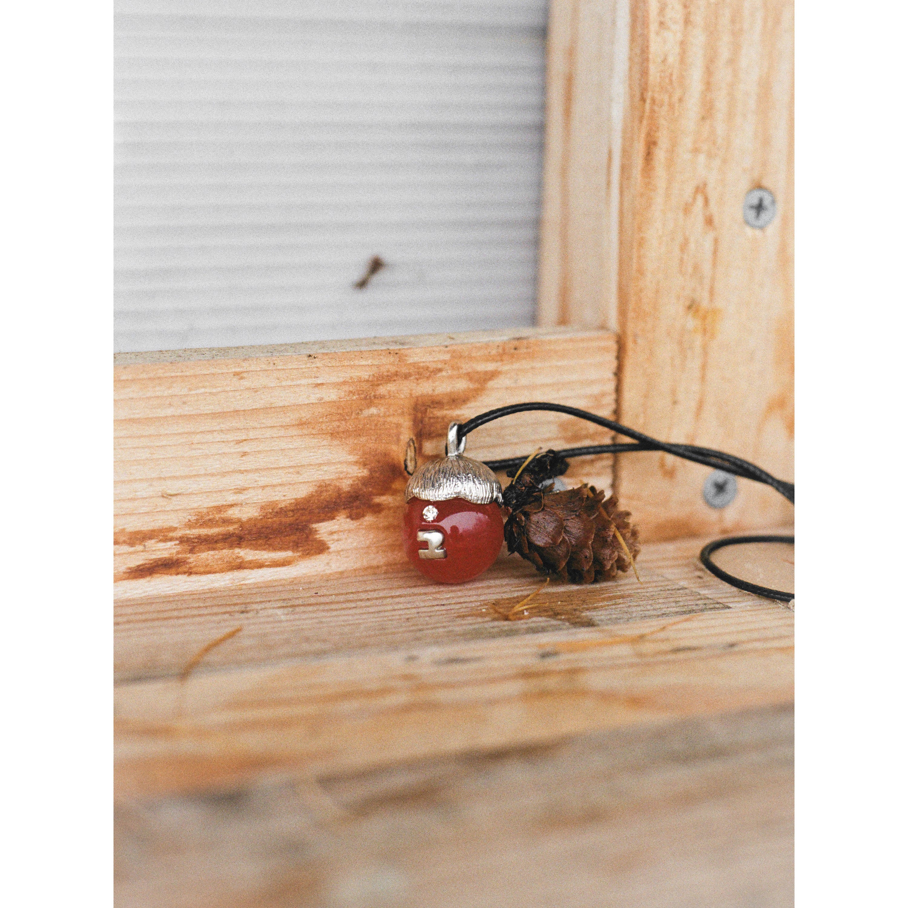 Tagi. Hazelnut Necklace