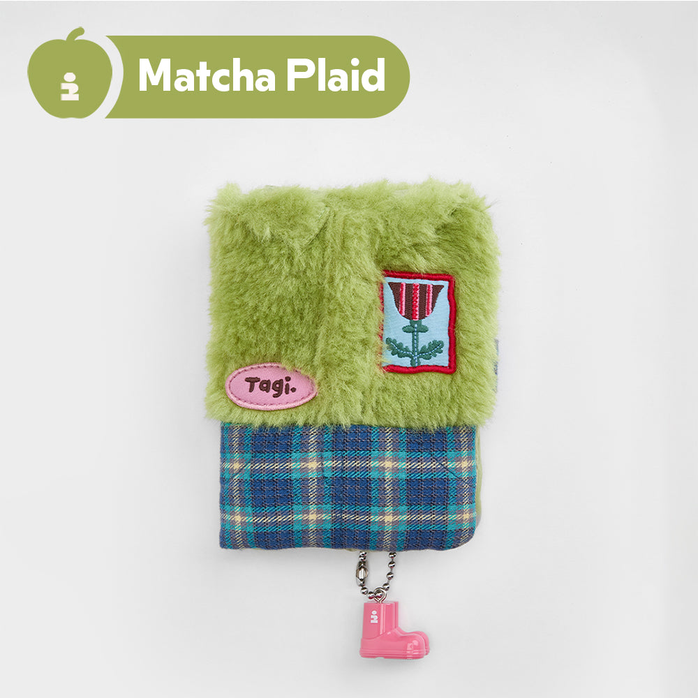 Tagi. Dress-up Game Passport Holder