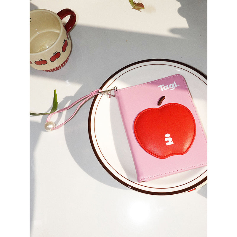 Tagi. Apple Passport Holder