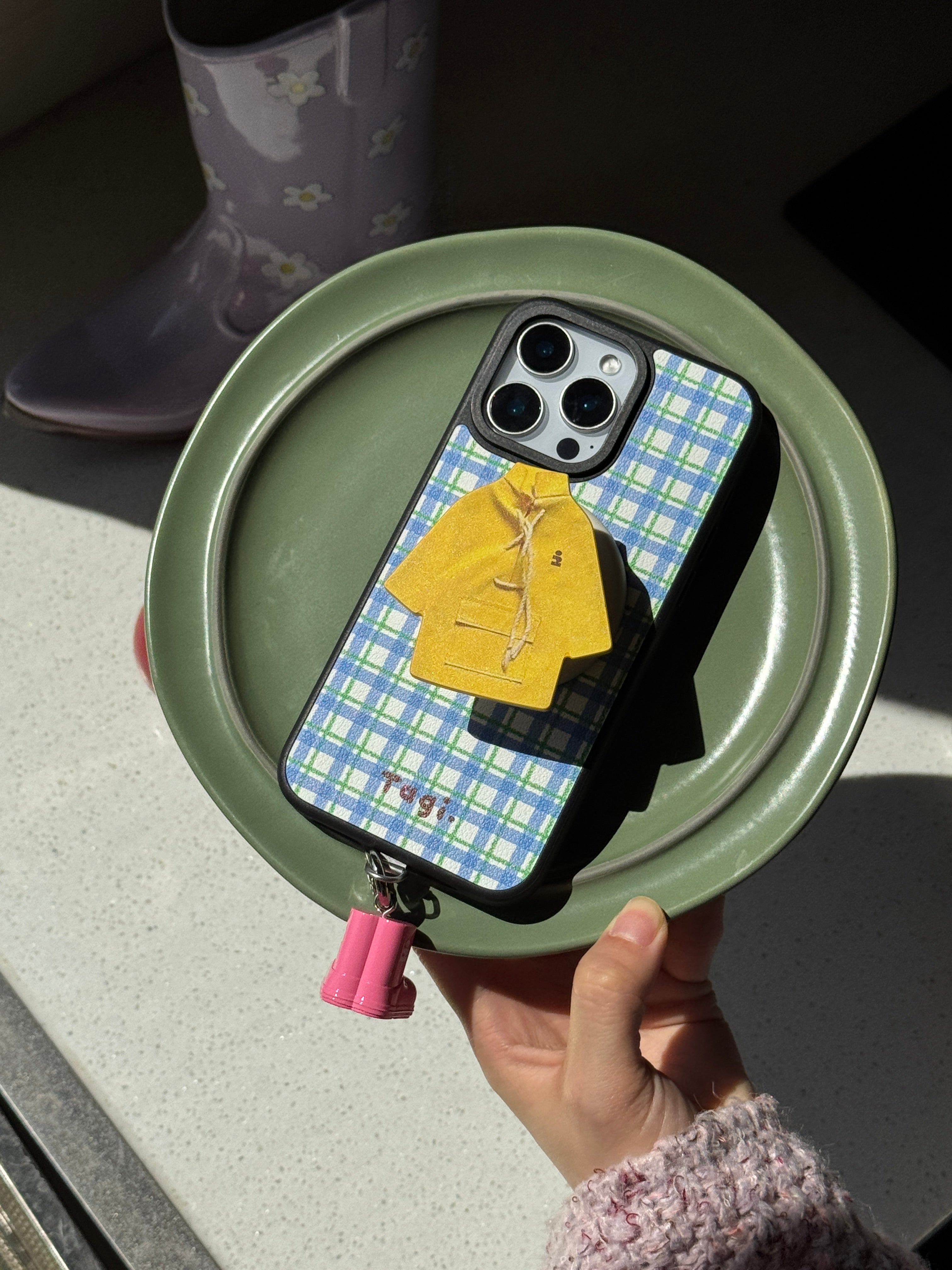Tagi. Dress-up Game Leather Magsafe Phone Case