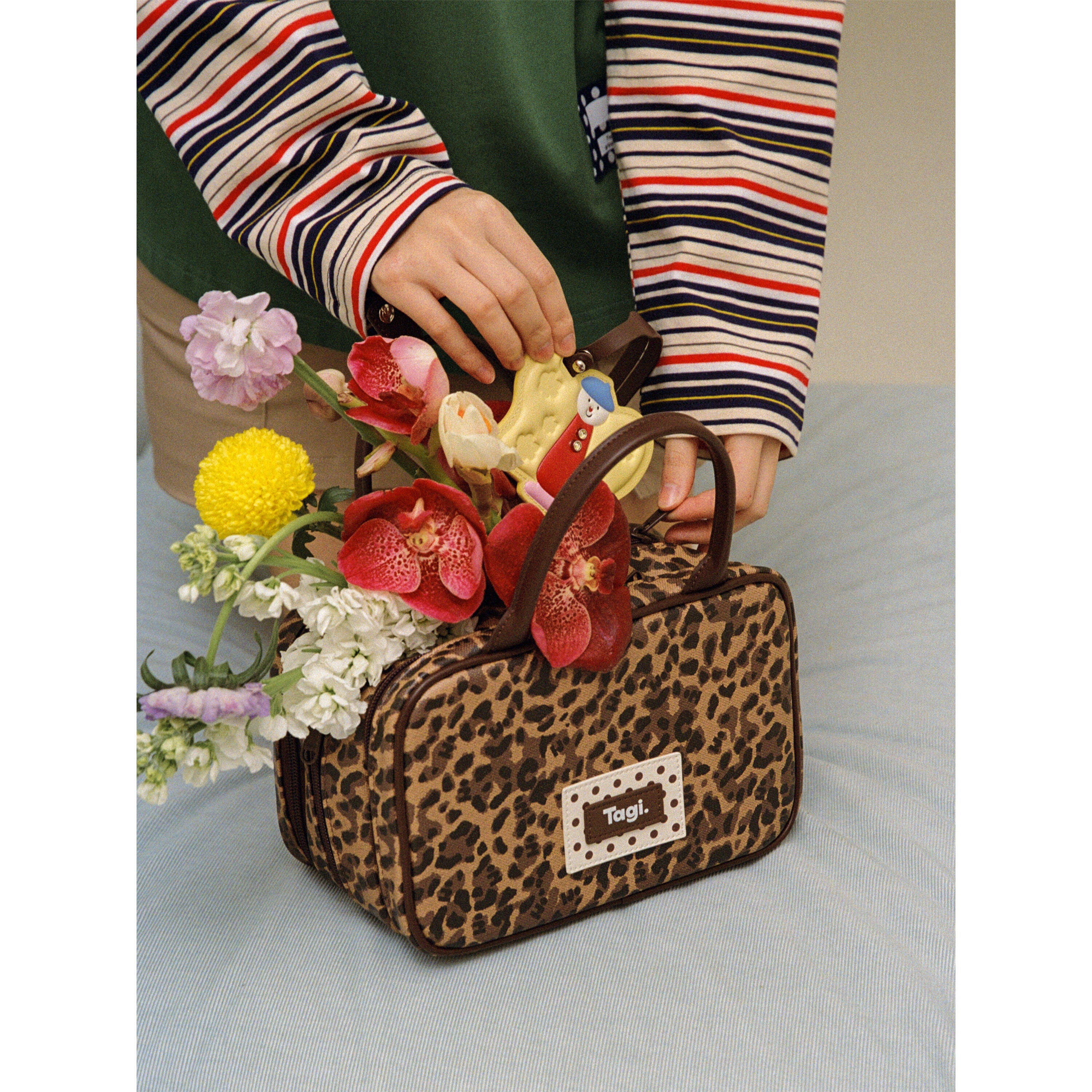 Tagi. Inspire Picnic Bowling Cosmetic Bag / Imagine Butterfly Mirror Charm