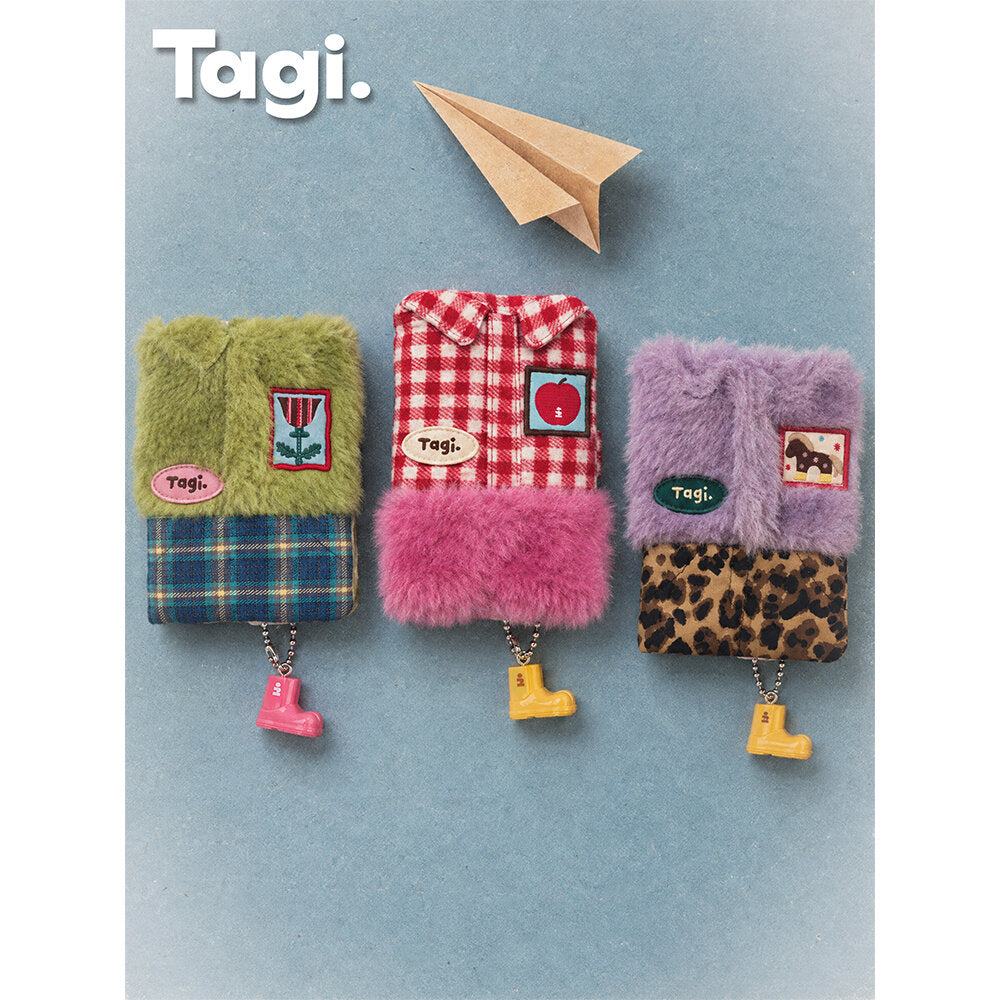 Tagi. Dress-up Game Passport Holder