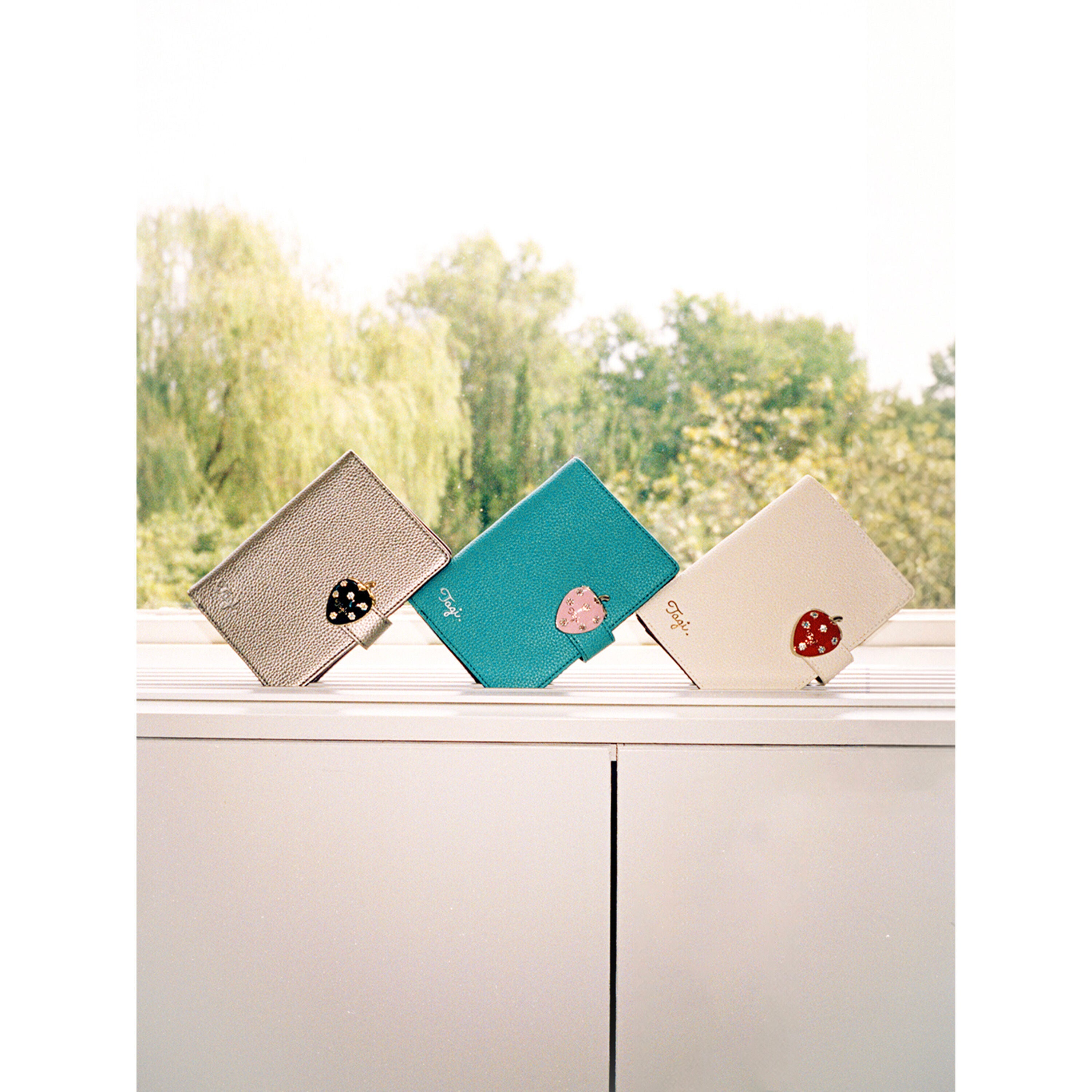 Tagi. Inspire Strawberry 2-in-1 Passport Holder