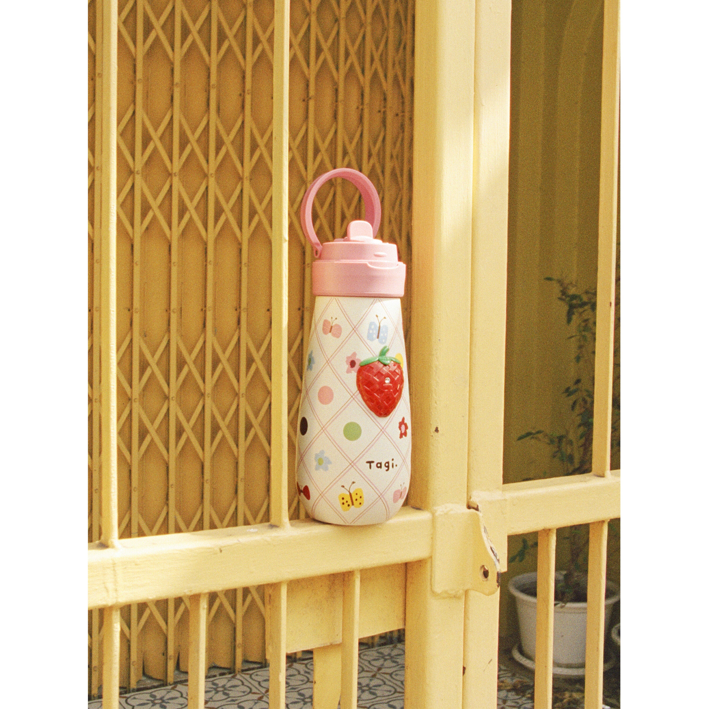 Tagi. Inspire Strawberry Vacuum Bottle 620ml