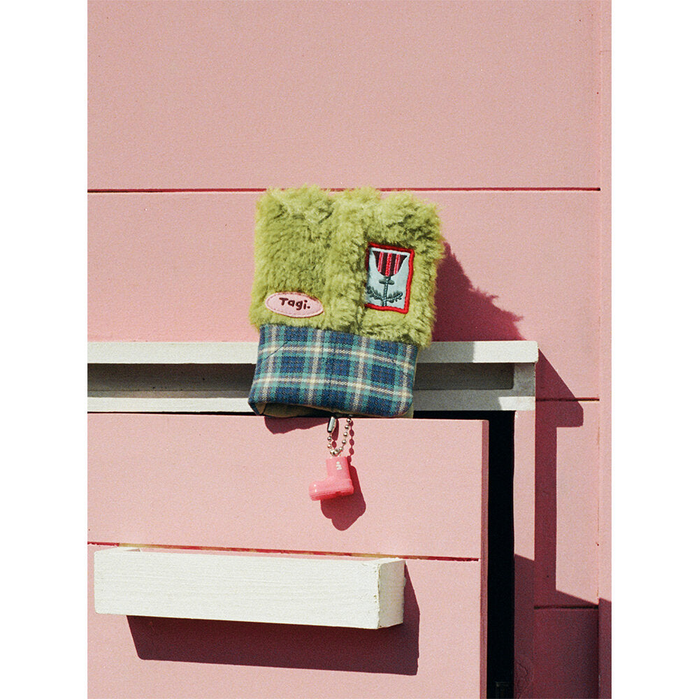 Tagi. Dress-up Game Passport Holder
