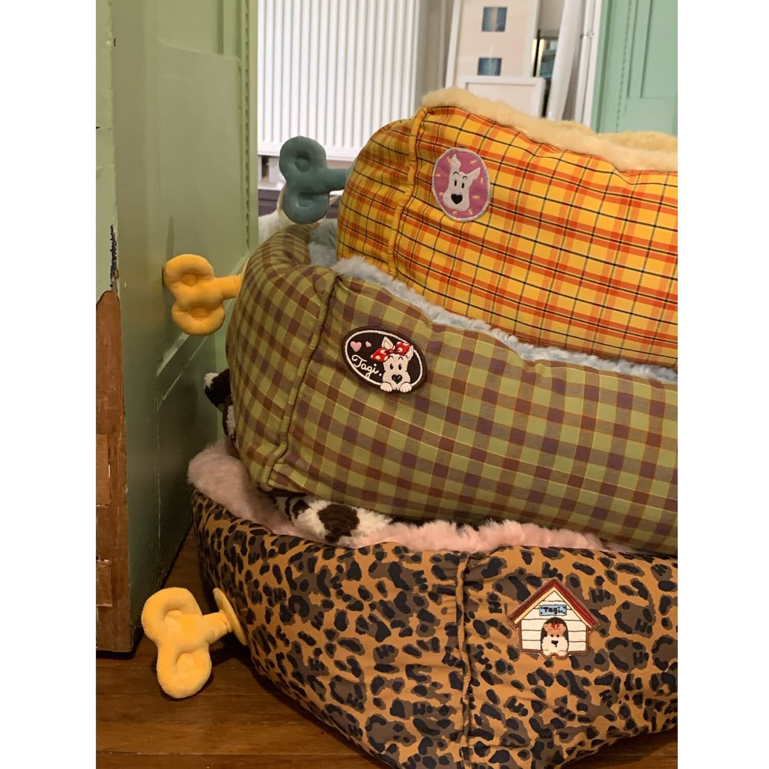 Tagi. Game-Knob Removable Washable Dog Bed