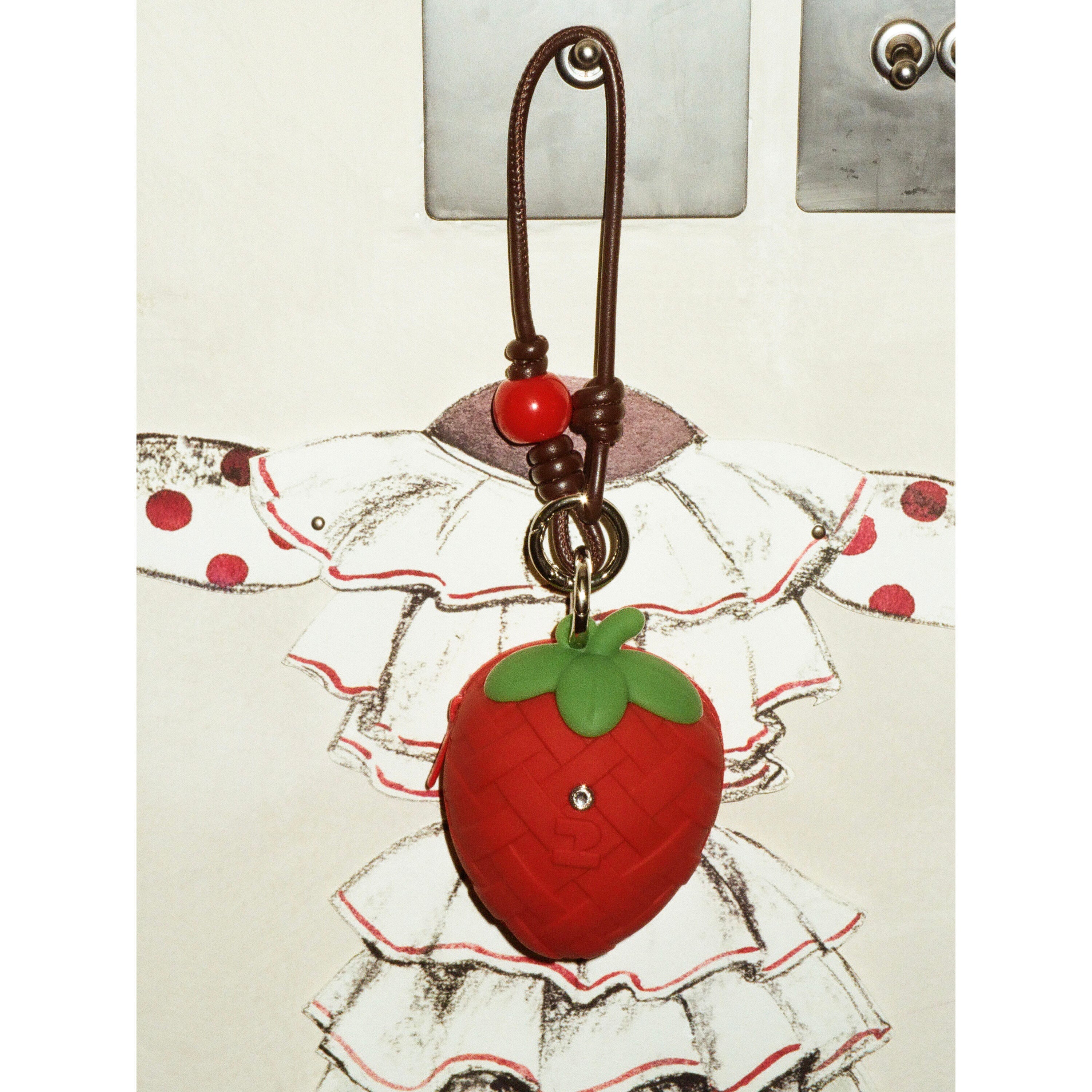 Tagi. Imagine Apple and Inspire Strawberry Silicone Storage Bag Charm