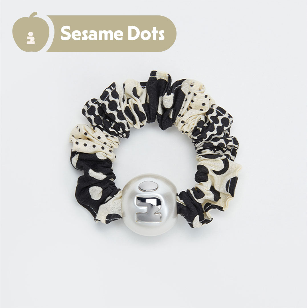 Tagi. i Imagine Alphabet Pearl Hair Scrunchie