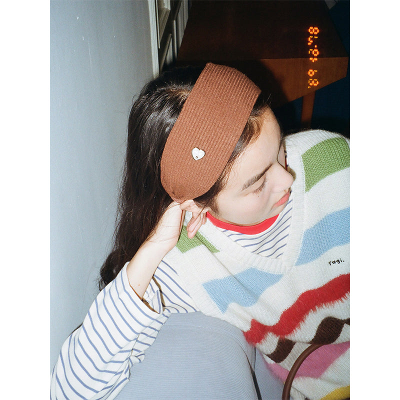 Tagi. Wide-brimmed Knitted Pearl Headband