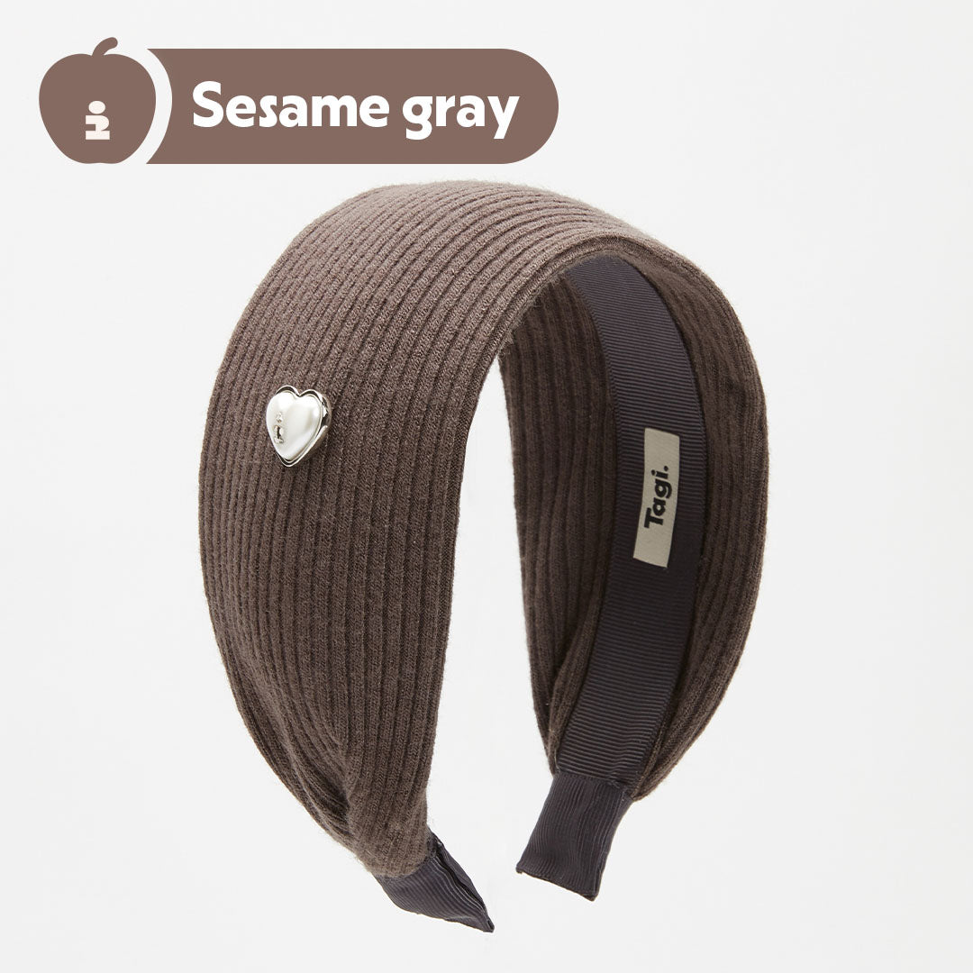 Tagi. Wide-brimmed Knitted Pearl Headband