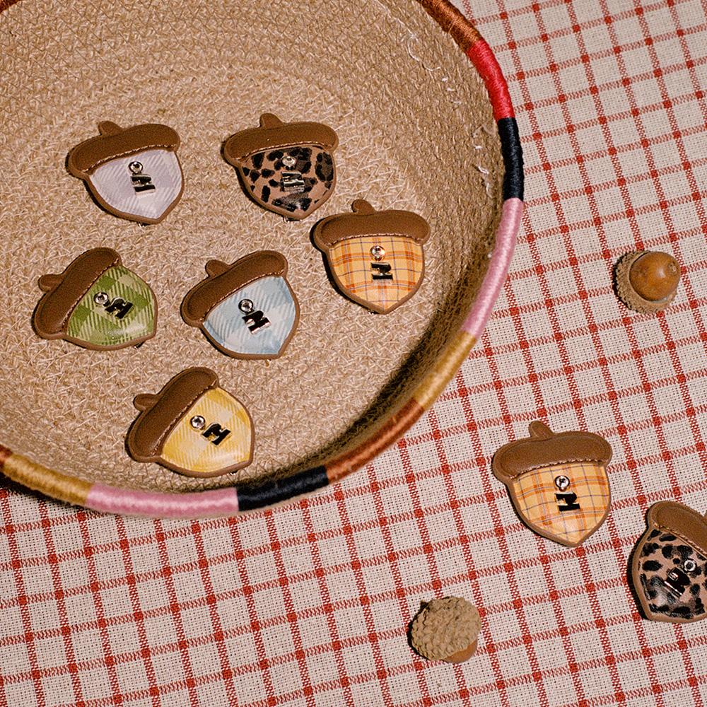 Tagi. i Imagine Hazelnut Hairpin