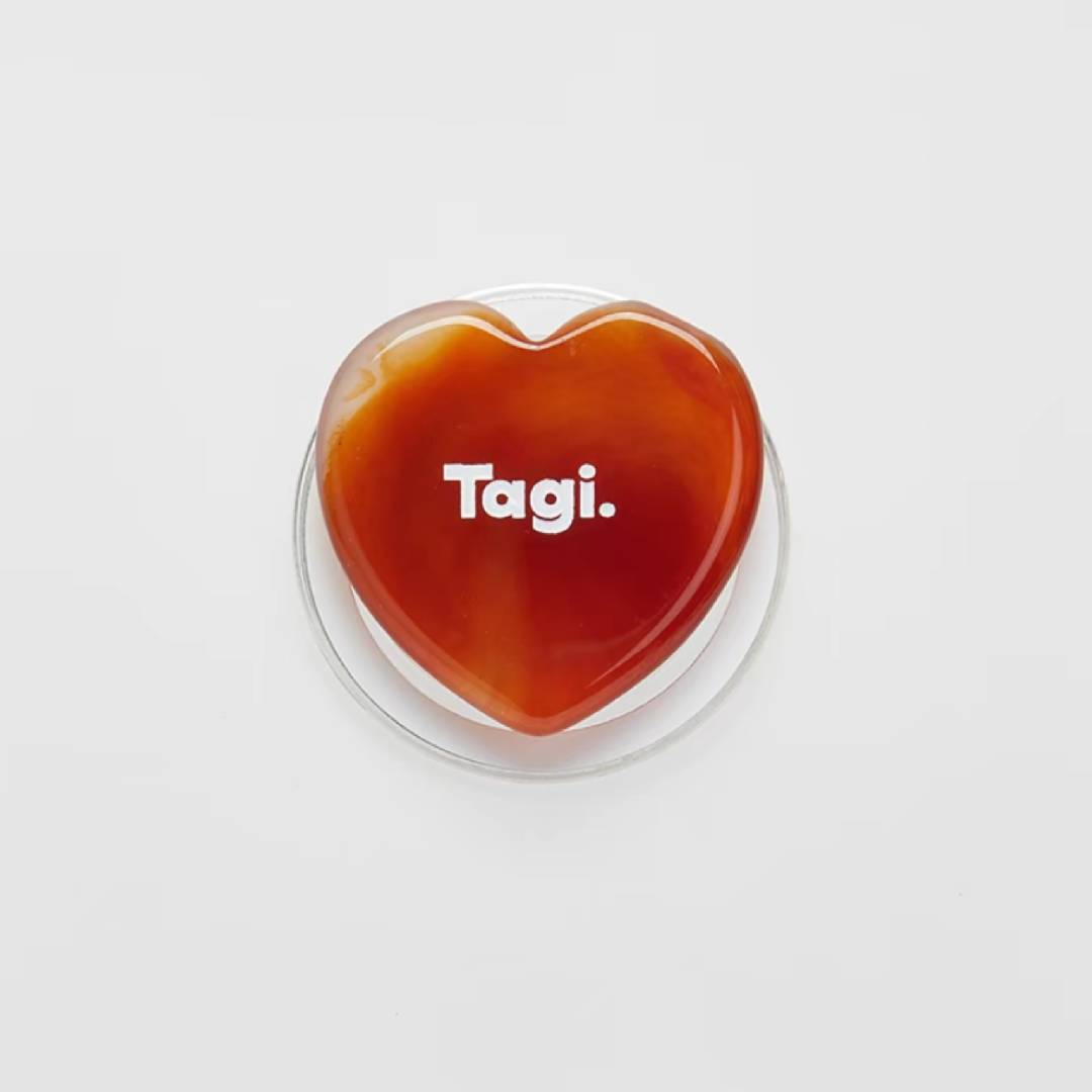 Tagi.Natural stone"Love Pebble paint" phone holder