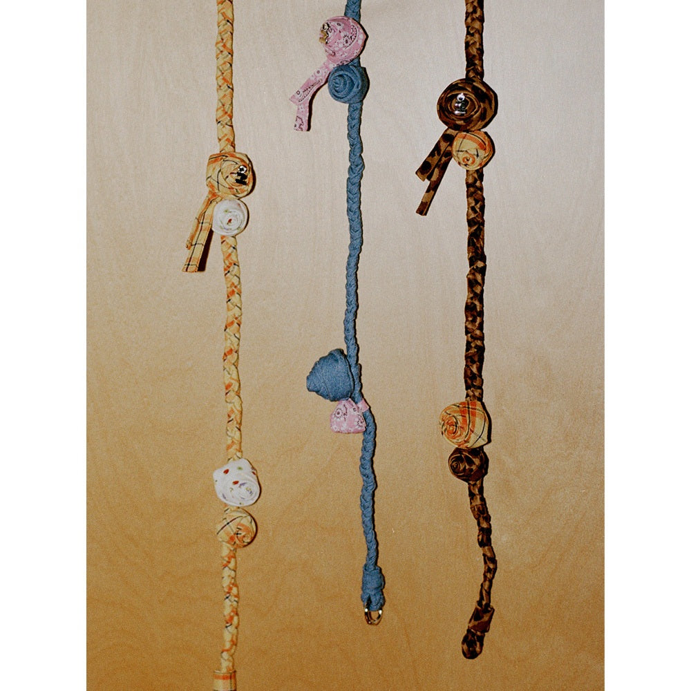 Tagi. Floral Roll-Roll Woven Phone Lanyard