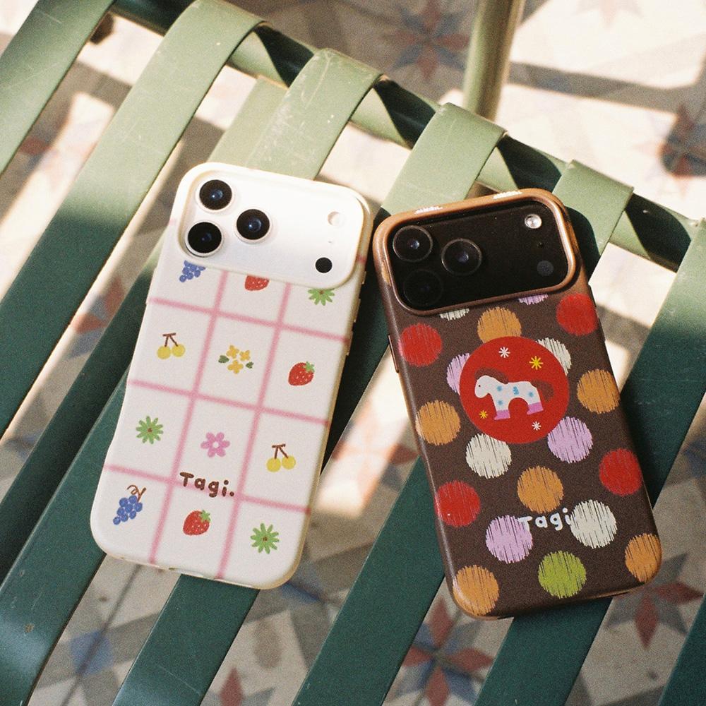 Tagi. Reunion Magnetic Phone Case & Magnetic Bracket